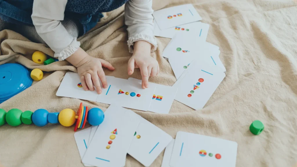 bulmaca oyun çözen çocuk