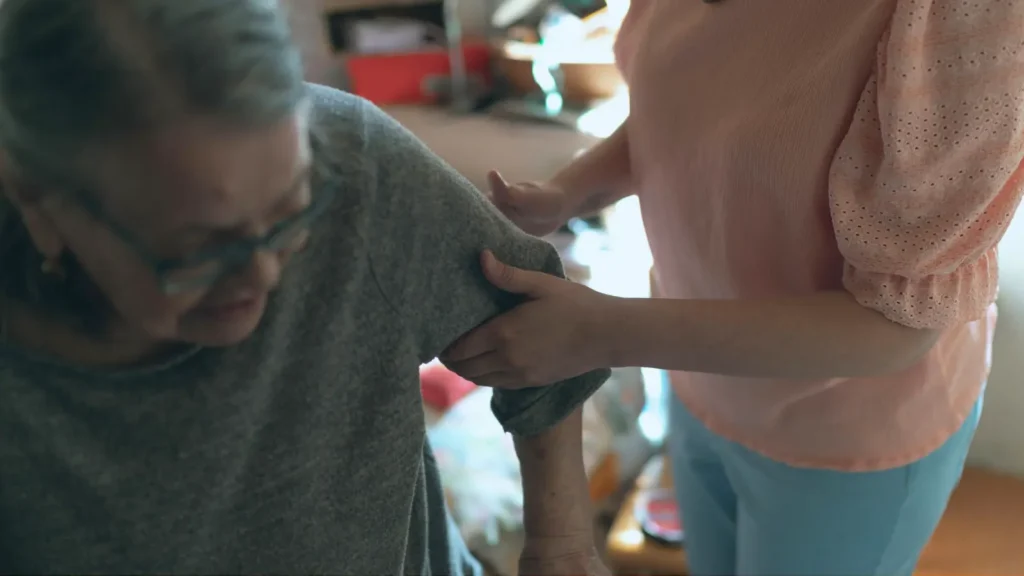 yasli-bakici-blog-3 yaşlı bakıcısı yaşlıya destek olur